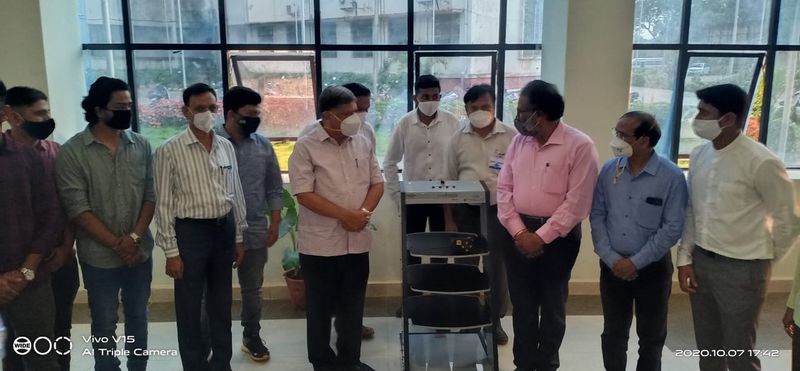 Robotic Use to Distribute Fruit and Food to Corona Patients in KIMS in Hubballi