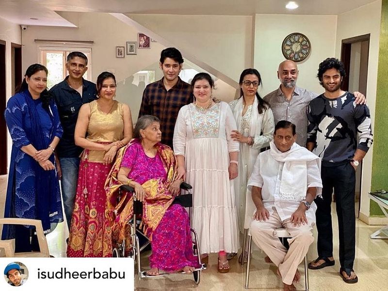 ప్రియదర్శిని బర్త్ డే వేడుకలో కృష్ణ, మహేష్బాబు, సుధీర్బాబు, నమ్రత, గల్లా జయదేవ్, ప్రియదర్శిని, మంజుల, మంజుల భర్త సంజయ్, మహేష్ తల్లి ఇందిరా దేవి, ఆది శేషగిరిరావు తదితరులు పాల్గొన్నారు.
