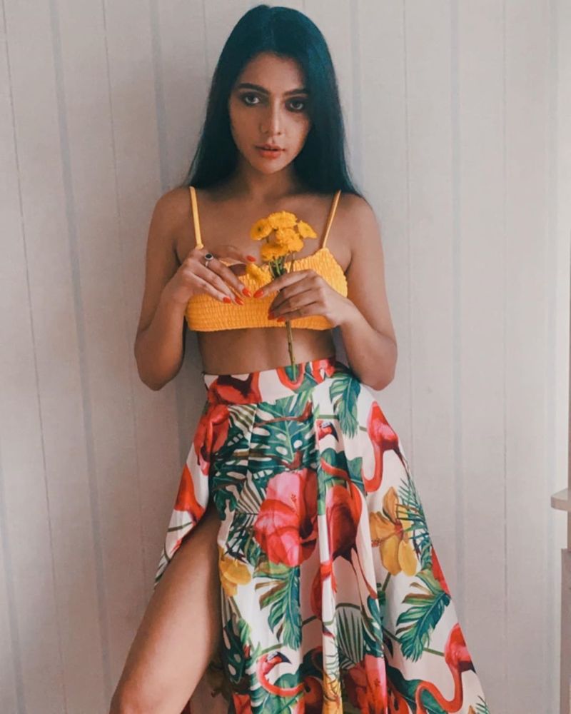 mosagallu heroine ruhi singh sexy photos goes viral on social media arj