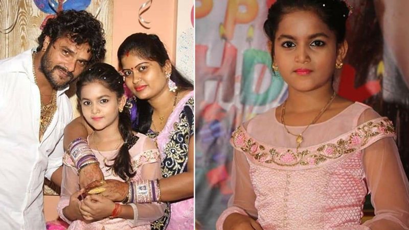 ऐसे में खेसारी ने एक बार काजल राघवानी के साथ रिलेशनशिप को लेकर कहा था कि उन्होंने काजल के साथ इतनी फिल्मों में काम किया है कि लोगों को ऐसा लगता है, लेकिन वो असल लाइफ में केवल चंदा देवी के ही पति हैं और उनके दो बच्चे बेटी कृति और एक बेटा है।
