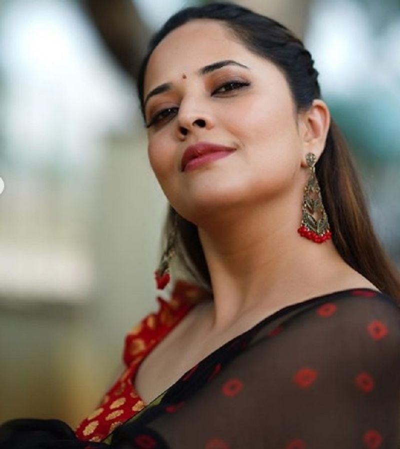 Anchor Anasuya Hot Photos Going Viral All Over The Internet