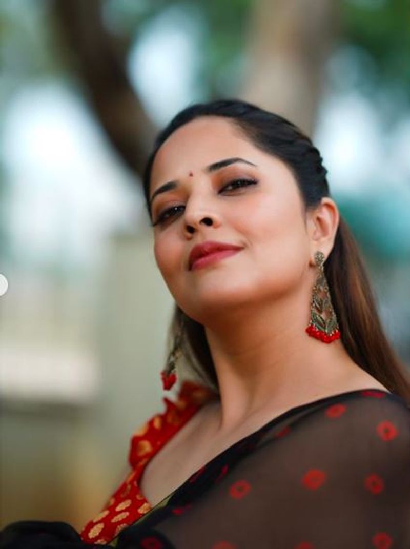 Anchor Anasuya Hot Photos Going Viral All Over The Internet