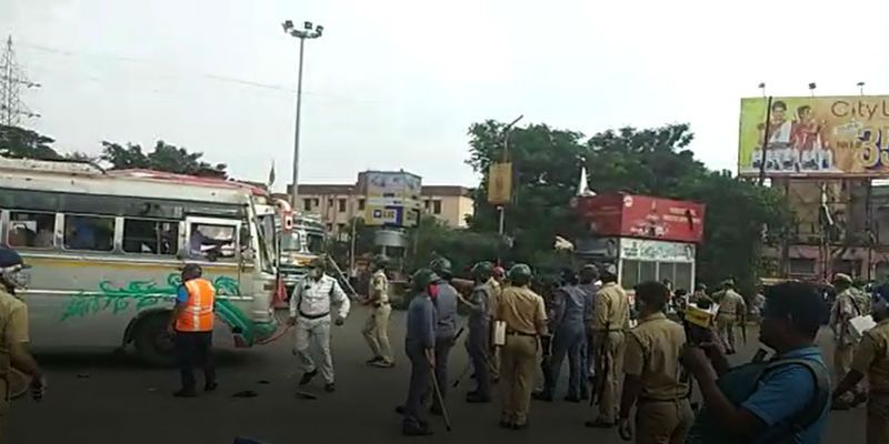 Chaos creates on Dankuni Tollplaza, police lathi charge on Bjp workers at Hooghly ASB