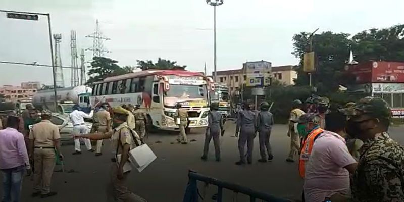 Chaos creates on Dankuni Tollplaza, police lathi charge on Bjp workers at Hooghly ASB