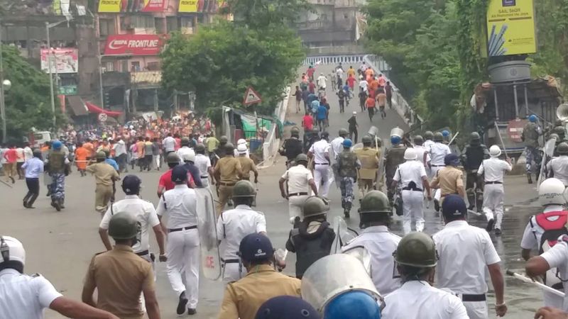 Police lathicharge BJP workes during Nabanna Abhijan ALB