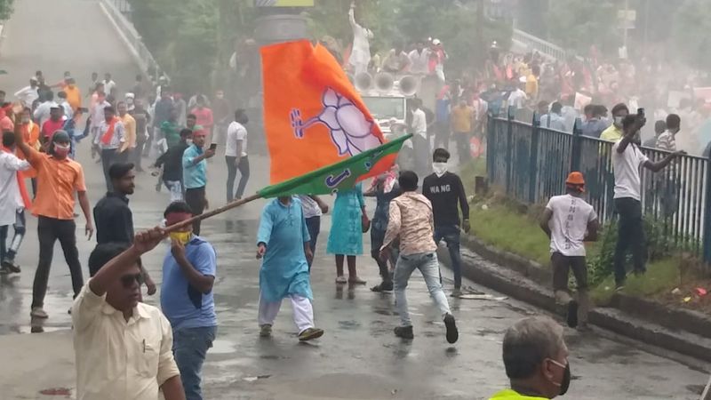 Police lathicharge BJP workes during Nabanna Abhijan ALB
