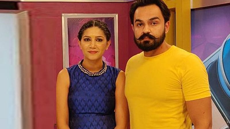 बता दें कि वीर हिसार के रहने वाले हैं। बताया जाता है कि सपना और वीर पिछले चार साल से रिलेशनशिप में थे। 