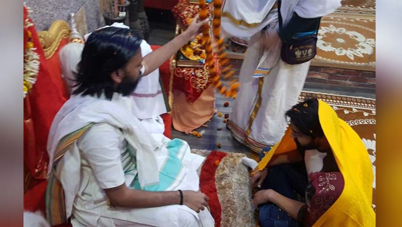 कोर्ट मैरिज से करीब एक महीने पहले 15 दिसंबर को सपना ने वीर के साथ पूर्वांचल के शादी की थी। 