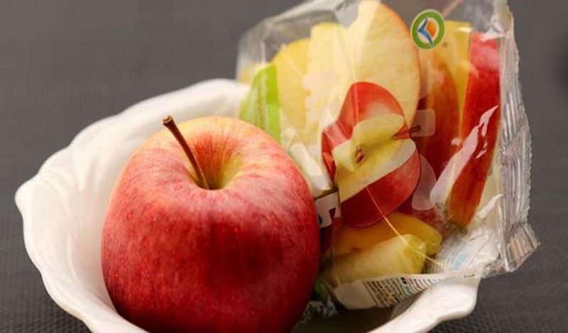 10 things you should never store in fridge
