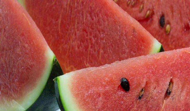 10 things you should never store in fridge