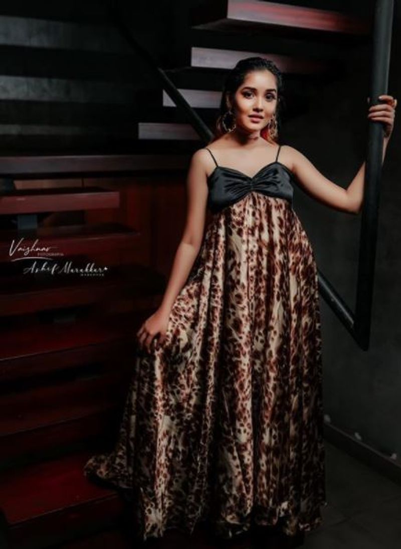 Actress Anikha surendran Latest Photos going viral
