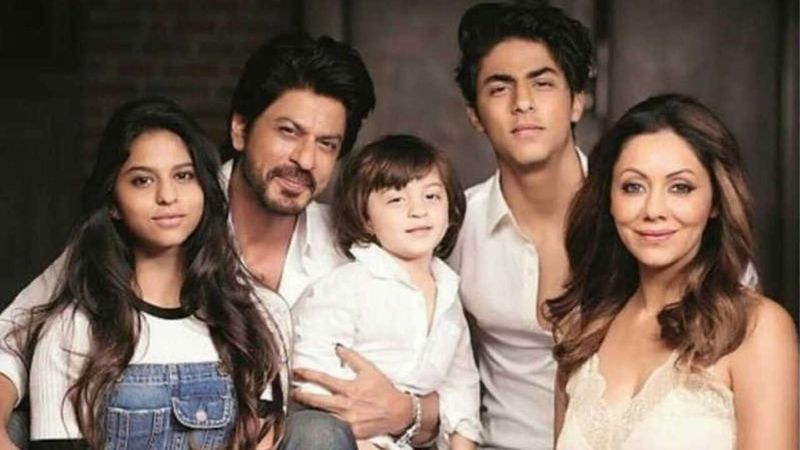 <p>তবে বাস্তবে সংসার ধরে রাখা থেকে শুরু করে তাঁকে আগলে রাখা, সবটাই করে এসেছেন গৌরী। এক সাক্ষাৎকারে শাহরুখ তেমনটাই জানান দর্শকদের। </p>