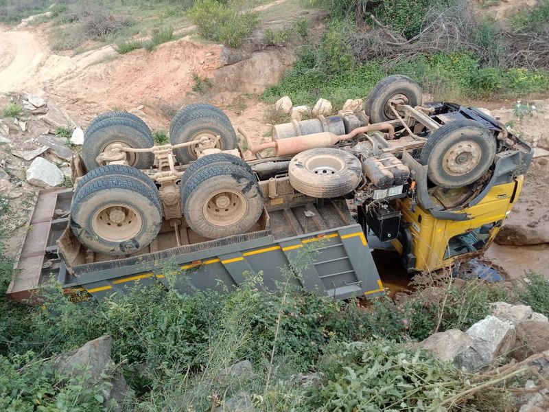 Tipper lorry Accident At Chikkaballapura snr