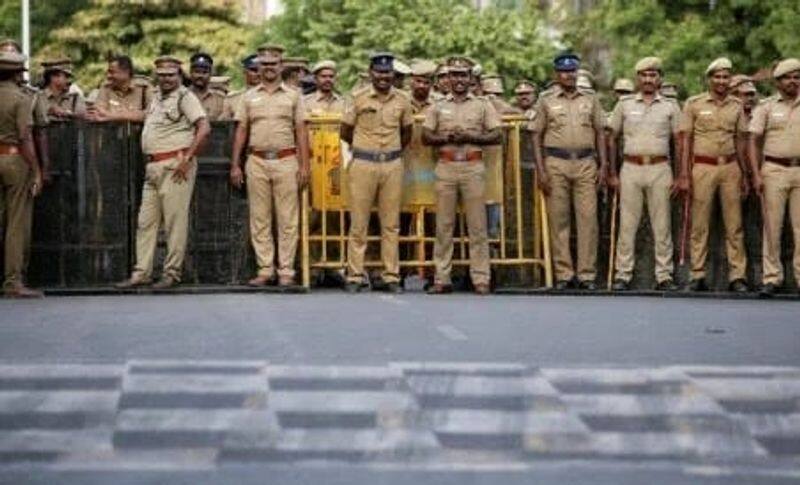 3 cops transferred to Periyar statue for wearing garlanding,  Revolutionary storm Vaiko condemned.