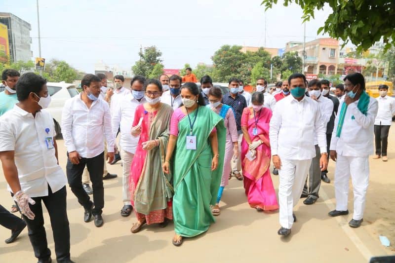 TRS Candidate Kavitha visits polling stations in Nizambad lns