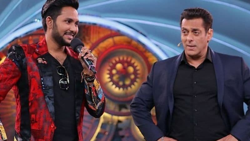 बता दें, बेटे के बिग बॉस के अंदर जाने से खुश कुमार सानू ने सोशल मीडिया पर एक वीडियो शेयर किया था। उन्होंने वीडियो में अपने सभी फैन्स से अपील की थी कि उनके बेटे को विनर बनाया जाए।