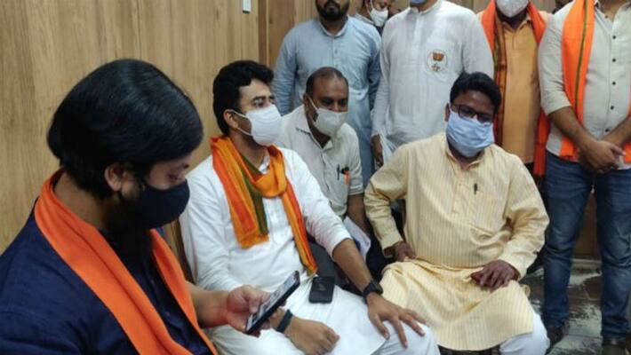 Bjp leader Tajasvi Surya at Jorasanko PS for file complain against crude bomb attacked ASB Bjp leader Tajasvi Surya at Jorasanko PS for file complain against crude bomb attacked ASB