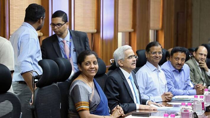 Economic growth slowly coming back Says RBI Governor pod Economic growth slowly coming back Says RBI Governor pod