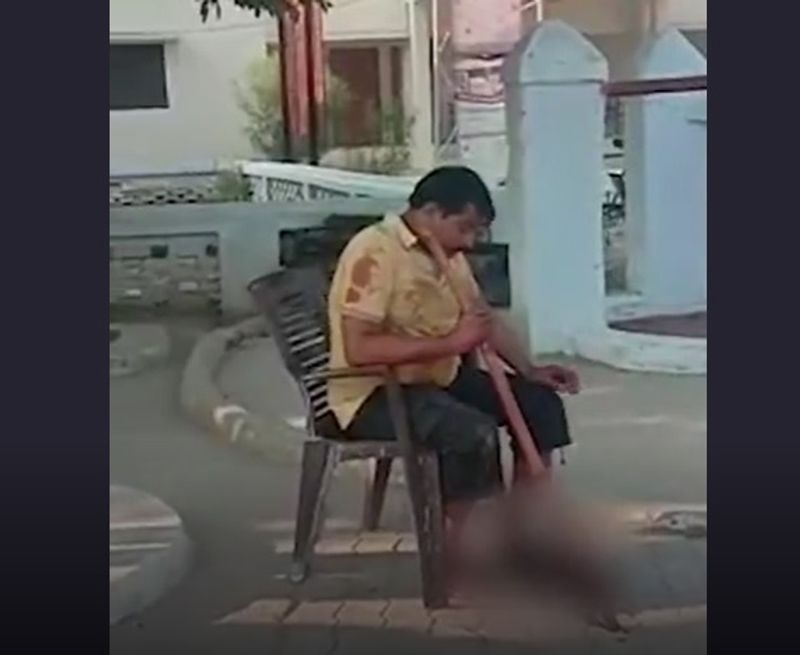 कोतवाली पहुंचे आरोपी ने बताया कि उसकी पत्नी का अवैध संबंध पड़ोस में रहने वाले रवि से चल रहा था। कई बार पत्नी को इस रिश्ते को तोड़ने के लिए समझाया था। फिर भी वह नहीं मानी तो उसका सिर काट दिया।