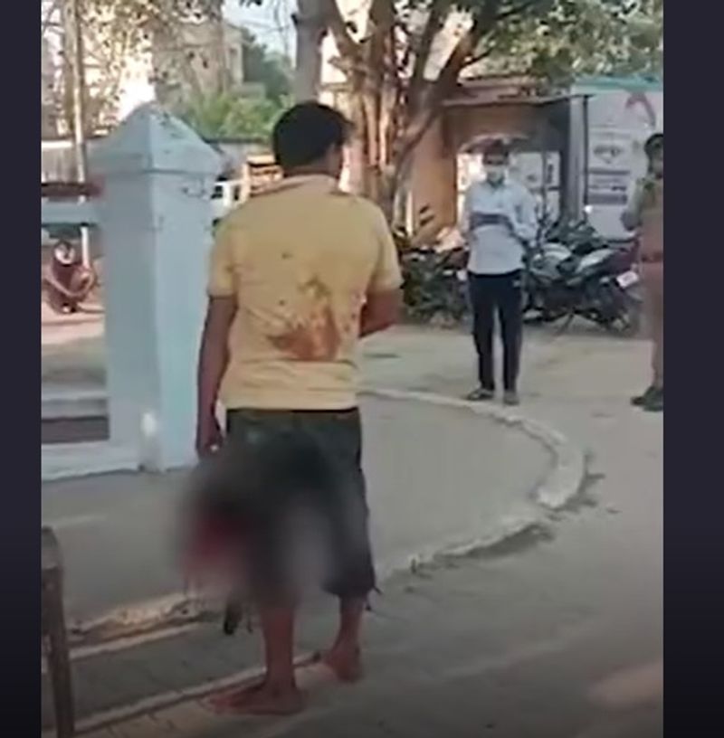 बबेरू कोतवाली के प्रभारी निरीक्षक जयश्याम शुक्ला ने बताया कि हत्यारोपी अपने हाथ में महिला का कटा सिर लेकरकोतवाली पहुंचा। इसका किसी ने वीडियो बनाकर सोशल मीडिया में भी वायरल किया है।