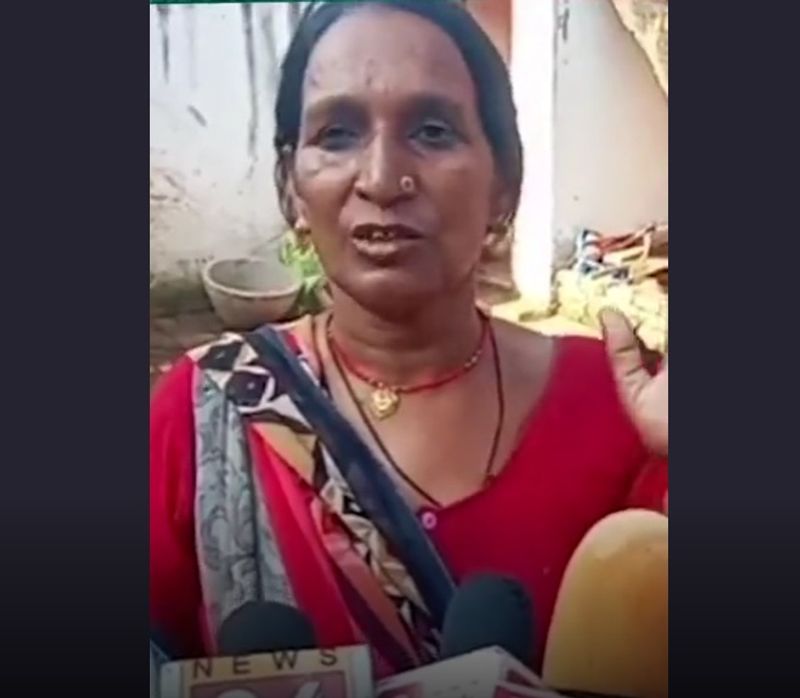 पडोसी महिला के मुताबिक- कुछ लोग बीचबचाव में आये तो उसने उनपर भी फावड़ा तान दियाया। यह नजारा देखकर आस-पड़ोस व रिश्तेदार दहशत में आ गए। सभी लोग जान बचाने यहां-वहां छुप गए। घटना से पूरे बबेरू कस्बे में सनसनी फैल गई।