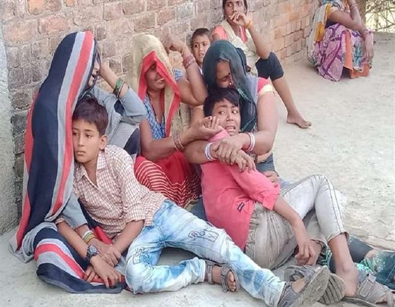 बता दें कि महिला के दो बेटे हैं। मजदूरी करने वाला चिन्नर यादव लॉकडाउन के दौरान प्रयागराज से घर आया था। वर्तमान समय वह बबेरू कस्बे में किराए के मकान में रहता है।