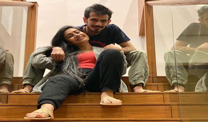 सोशल मीडिया पर एक्टिव रहने वाले युजवेंद्र चहल इंस्टाग्राम पर अपनी मंगेतर की याद में कई पोस्ट करते रहते हैं। इससे पहले लोग उनकी फोटोज को काफी पसंद कर रहे थे लेकिन अब शायद लोगों में गुस्सा भर गया है। 