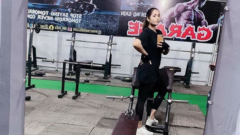 बता दें, भोजपुरी इंडस्ट्री में खेसारी लाल यादव और काजल राघवानी की जोड़ी को फैंस खूब पसंद करते हैं। इस जोड़ी ने 30 से भी ज्यादा फिल्मों में साथ में काम किया है। ऐसे में इनके रिलेशनशिप में होने के कयास लगाए जाते रहे हैं। 