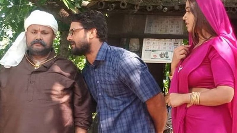 वहीं, खेसारी का कहना था कि वो चंदा देवी के पति थे, हैं और रहेंगे। उनके दो बच्चे एक बेटी कृति और एक बेटा है। 