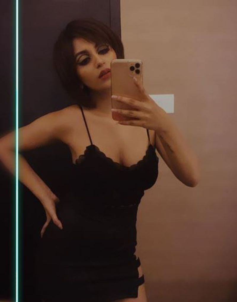 Actress Yashika anand Hot Photo Going viral