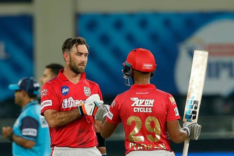IPL2020 Dont understand why people run after Glenn Maxwell:says Virender Sehwag