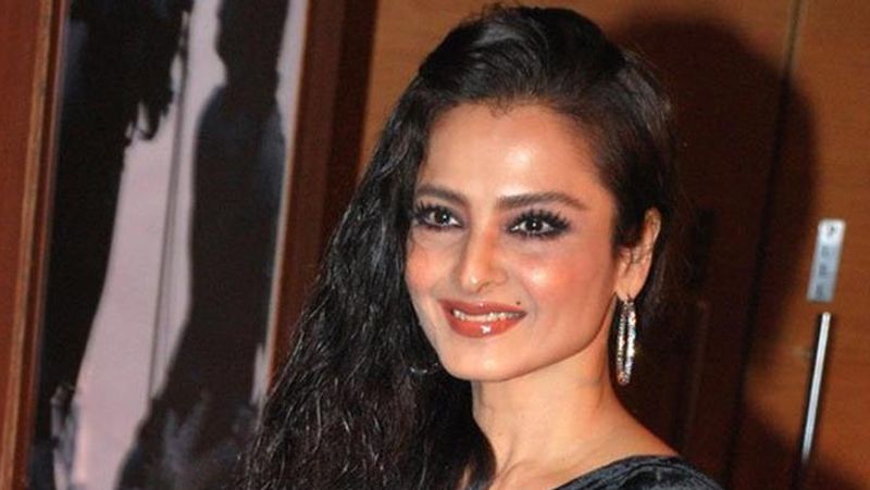 From makeup obsession to dubbing for actresses little known facts about Rekha