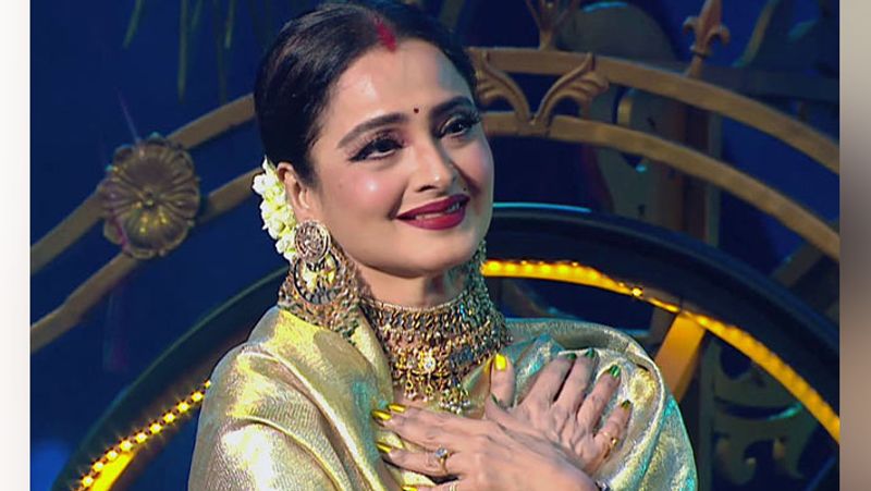 From makeup obsession to dubbing for actresses little known facts about Rekha