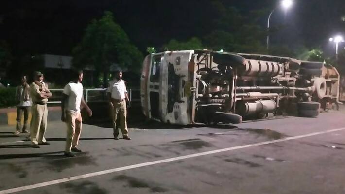 Trawler accident at venkojipalem national highway at andhrapradesh - bsb Trawler accident at venkojipalem national highway at andhrapradesh - bsb