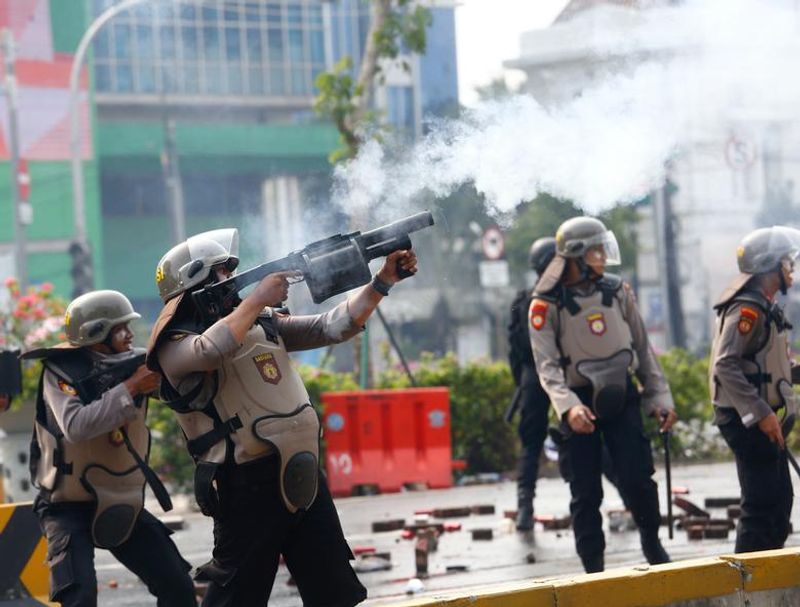 New Environment and Labor Law Indonesian people fighting in the streets