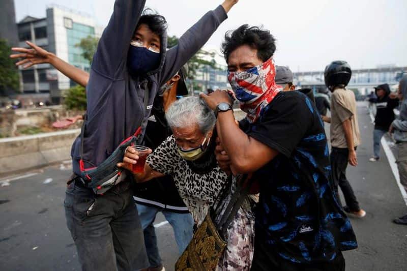 New Environment and Labor Law Indonesian people fighting in the streets
