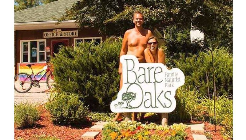 The couple travels the world naked travel story goes viral on social media BDD