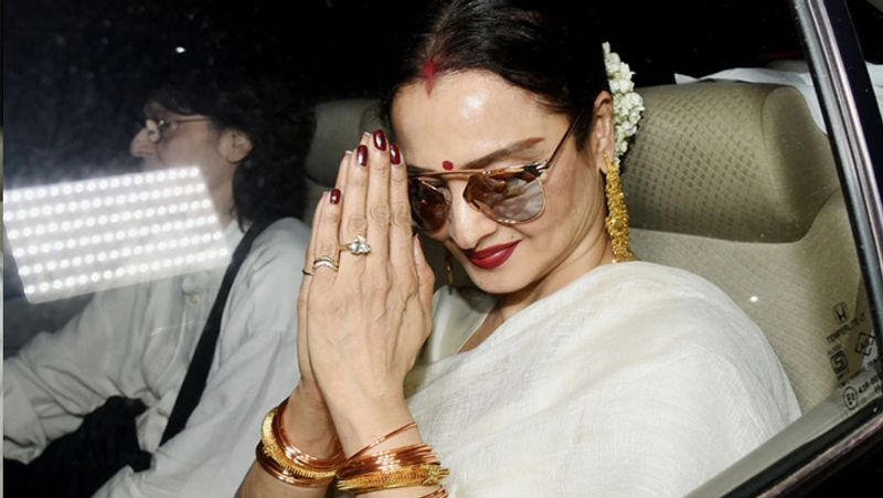 रेखा के पास बीएमडब्ल्यू, होंडा सिटी, ऑडी ए 3 से लेकर एक्सयूवी जैसी कई मंहगी लग्जरी गाड़ियां है। 