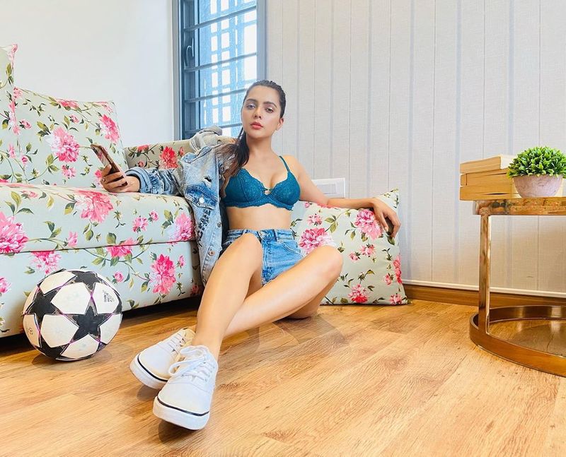 mosagallu heroine ruhi singh bikini photos viral on social media arj