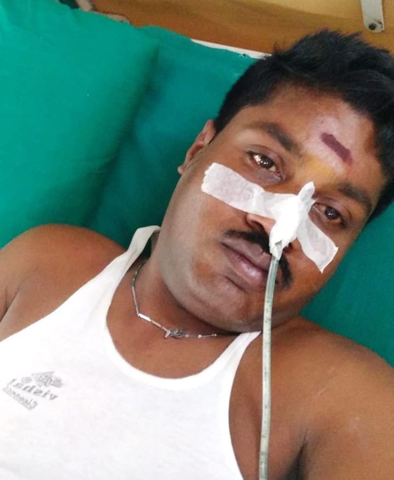 பழைய மர பொருட்களை பழுது பார்க்கும் வேலை செய்து வரும், இவர் சமீபத்தில் கொரோனா பிரச்சனை காரணமாக தொழில் நஷ்டமடைந்ததாலும், தந்தையுடன் ஏற்பட்ட மன கஷ்டம் காரணமாகவும் தற்கொலை செய்து கொள்ள முயன்று, தீவிர சிகிச்சைக்கு பின் அதில் இருந்து மீண்டு வந்தார்.