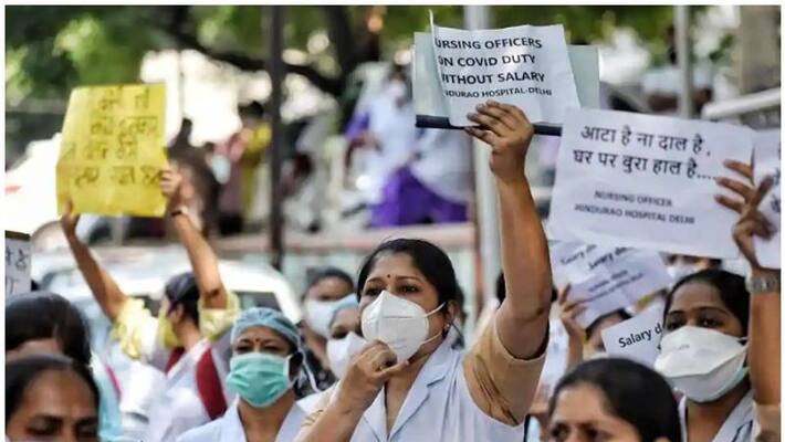 protest of doctors and health workers in delhi hospital protest of doctors and health workers in delhi hospital