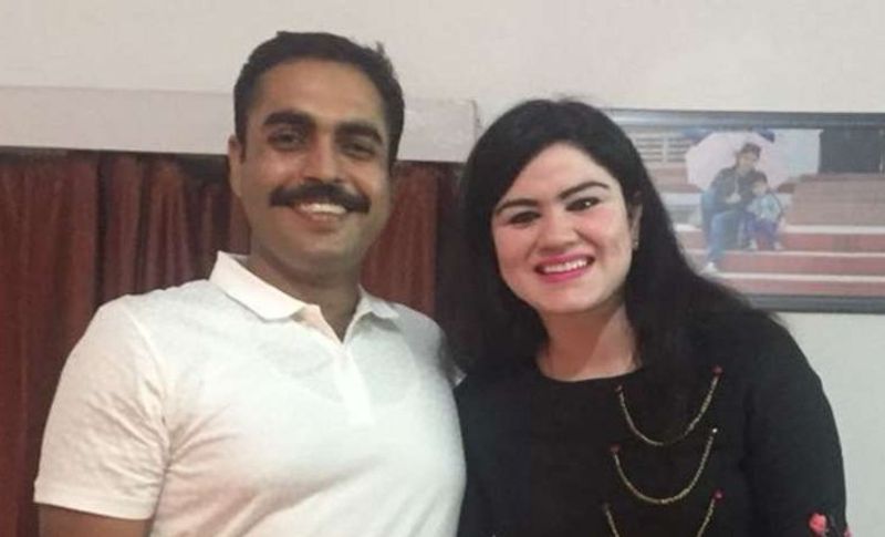 अंकिता ने बताया था कि UPSC तैयारी के दौरान मेरी शादी हो गई थी। पति विवेकानंद शुक्ला आर्मी में मेजर हैं और वर्तमान में मुंबई में पोस्टेड हैं। ड्यूटी के दौरान पति का जम्मू-कश्मीर, हैदराबाद, झांसी जैसे शहरों में ट्रांसफर हुआ तब उनके साथ रहते हुए दो बार यूपीएससी दिया लेकिन सक्सेस नहीं मिली