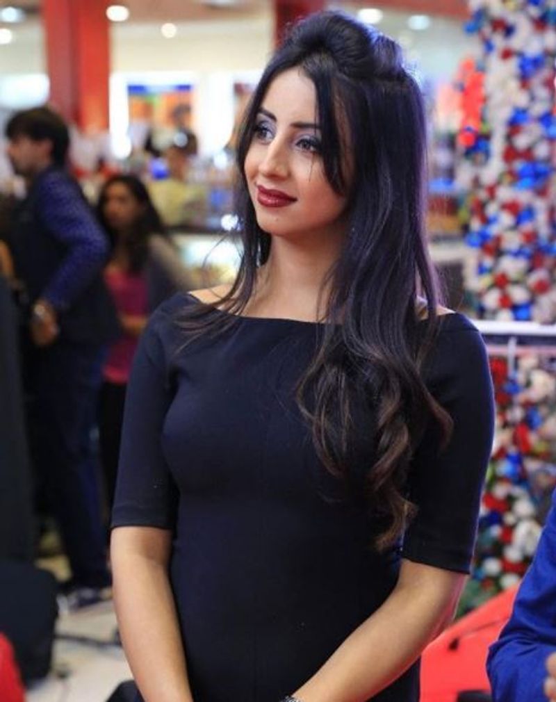 kannada Sanjjanaa Galrani top 9 controversy vcs
