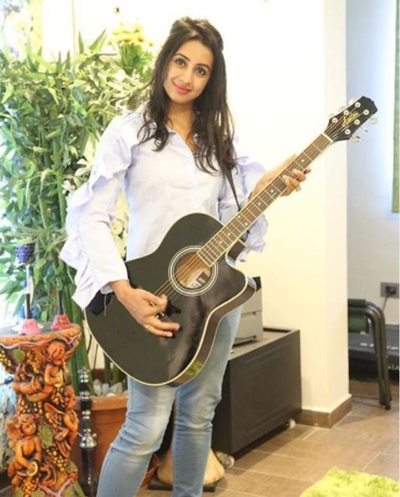 kannada Sanjjanaa Galrani top 9 controversy vcs