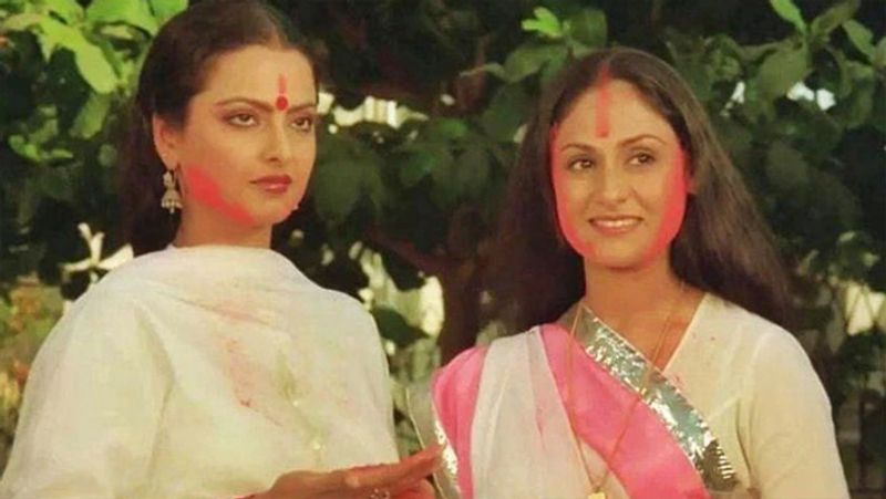 जया का इन्वीटेशन मिलने के बाद रेखा ने सोचा कि ऐसा न हो कि जया उन्हें घर बुलाकर बेइज्जत करें। ये सब सोचते हुए रेखा जया के घर डरते-डरते डिनर पर पहुंचीं। जया ने रेखा का स्वागत किया। उनसे ढेर सारी बातें की। लेकिन अमिताभ का जिक्र इस बीच कहीं नहीं हुआ।