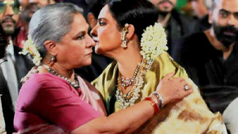 जब रेखा लौटने लगीं तो जया उन्हें बाहर तक छोड़ने भी आईं। यही वो पल था जब सबकुछ बदल गया। जया ने दरवाजे पर रेखा को कहा, 'चाहे कुछ भी हो जाए पर मैं अमित को नहीं छोड़ूंगी'। जया की ये बात सुनकर रेखा सन्न रह गई थीं।