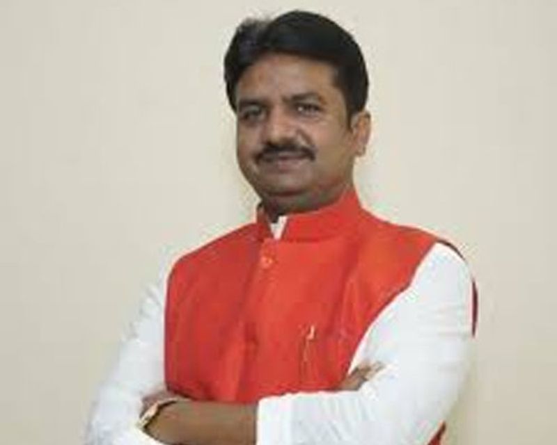 हुलास पांडे के भाई सुनील पांडेय (Sunil Pandey) भी विधायक रह चुके हैं। सुनील पांडे का नाम तो एक से बढ़कर एक मामलों में आया है। ब्रहमेश्वर मुखिया की हत्या में भी नाम आ चुका है।
