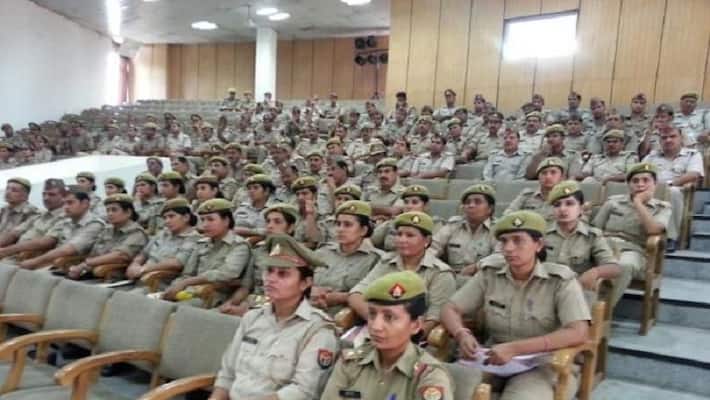 Maharashtra government reduces working hours of women cops from 12 to 8 hours dnm Maharashtra government reduces working hours of women cops from 12 to 8 hours dnm
