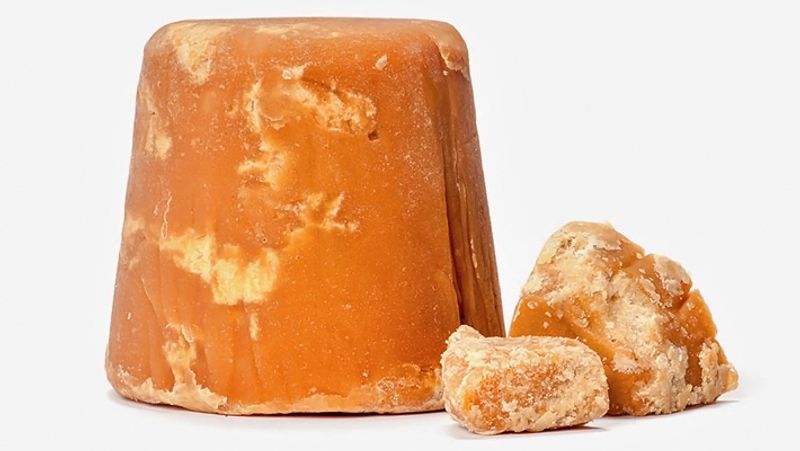 5. सूर्य दोष का प्रभाव कम करने के लिए गुड़ के दान का भी विशेष महत्व है।
