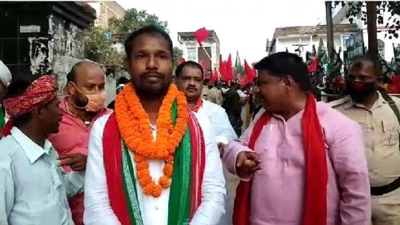 अपराधिक छवि वाले प्रत्याशियों में दूसरे नंबर पर आरा सीट से भाकपा (माले) के कैंडिडेट्स मनोज मंजिल हैं, जिनके ऊपर 30 केस दर्ज हैं। जिन्हें नामांकन के बाद ही गिरफ्तार कर लिया था।